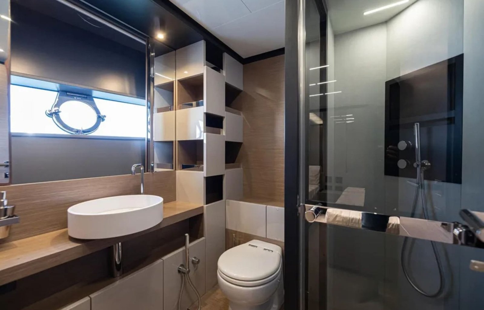 9289993_20240307070503397_1_XLARGE