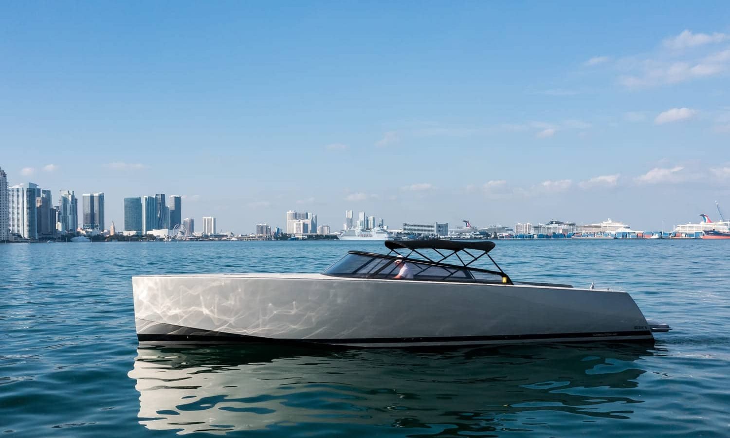 Miami 31 40' Vanquish