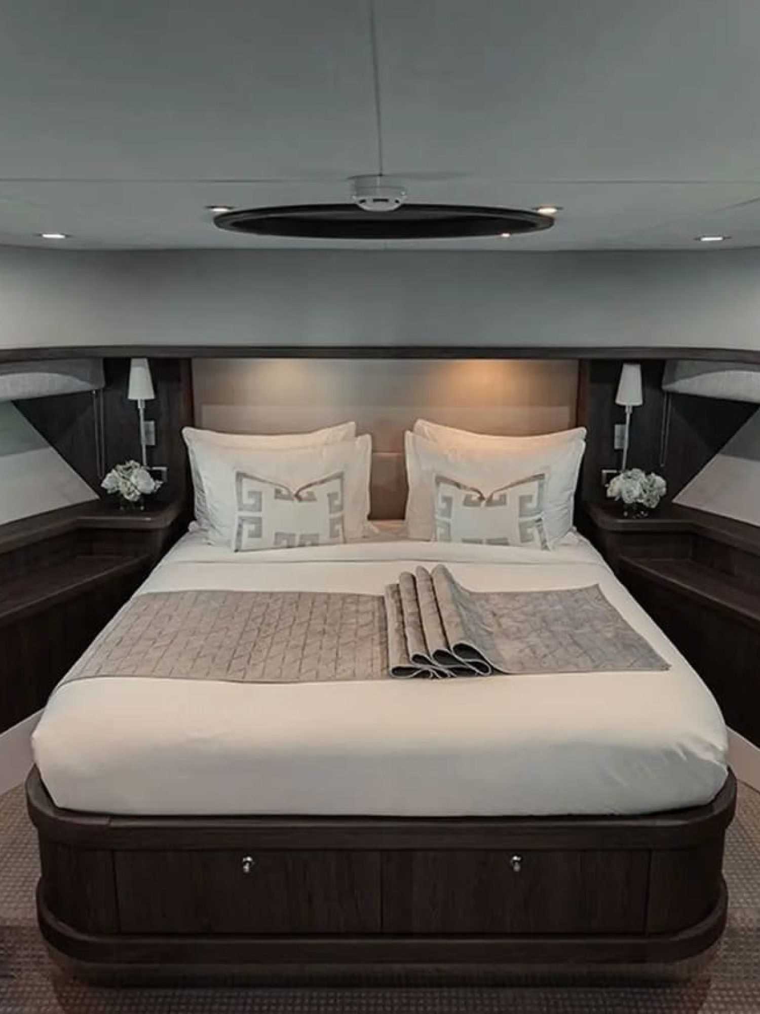 Alternative angle highlighting refined details and comfort.Alternative angle highlighting refined details and comfort.