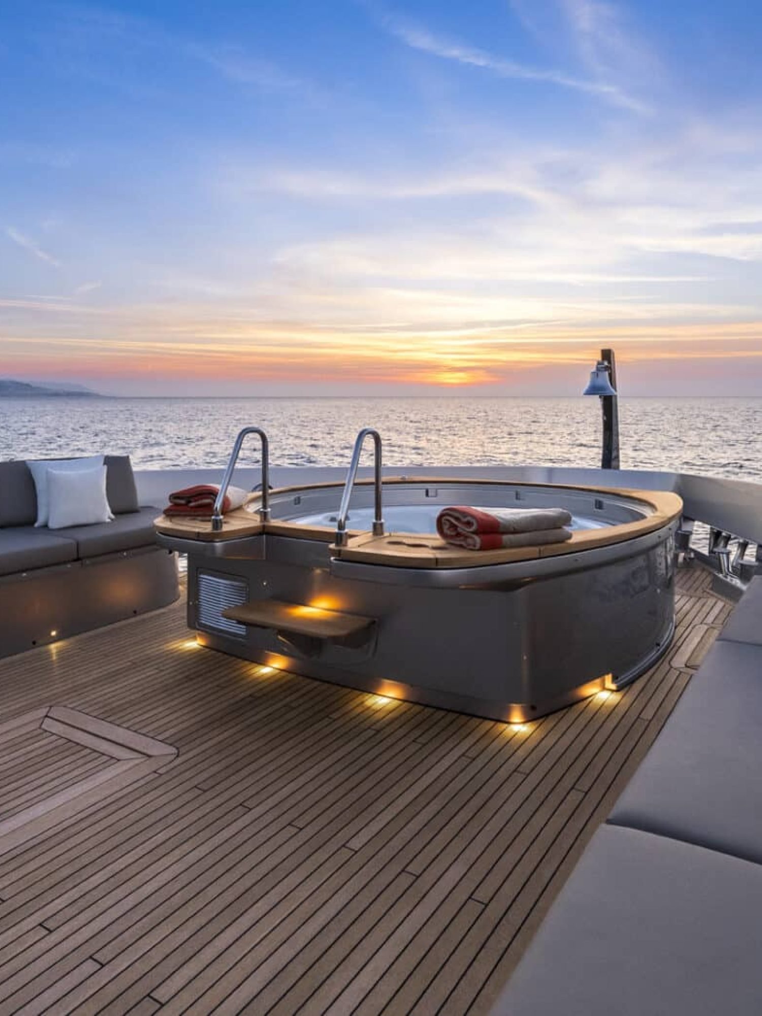 116' pershing GTX jacuzzi