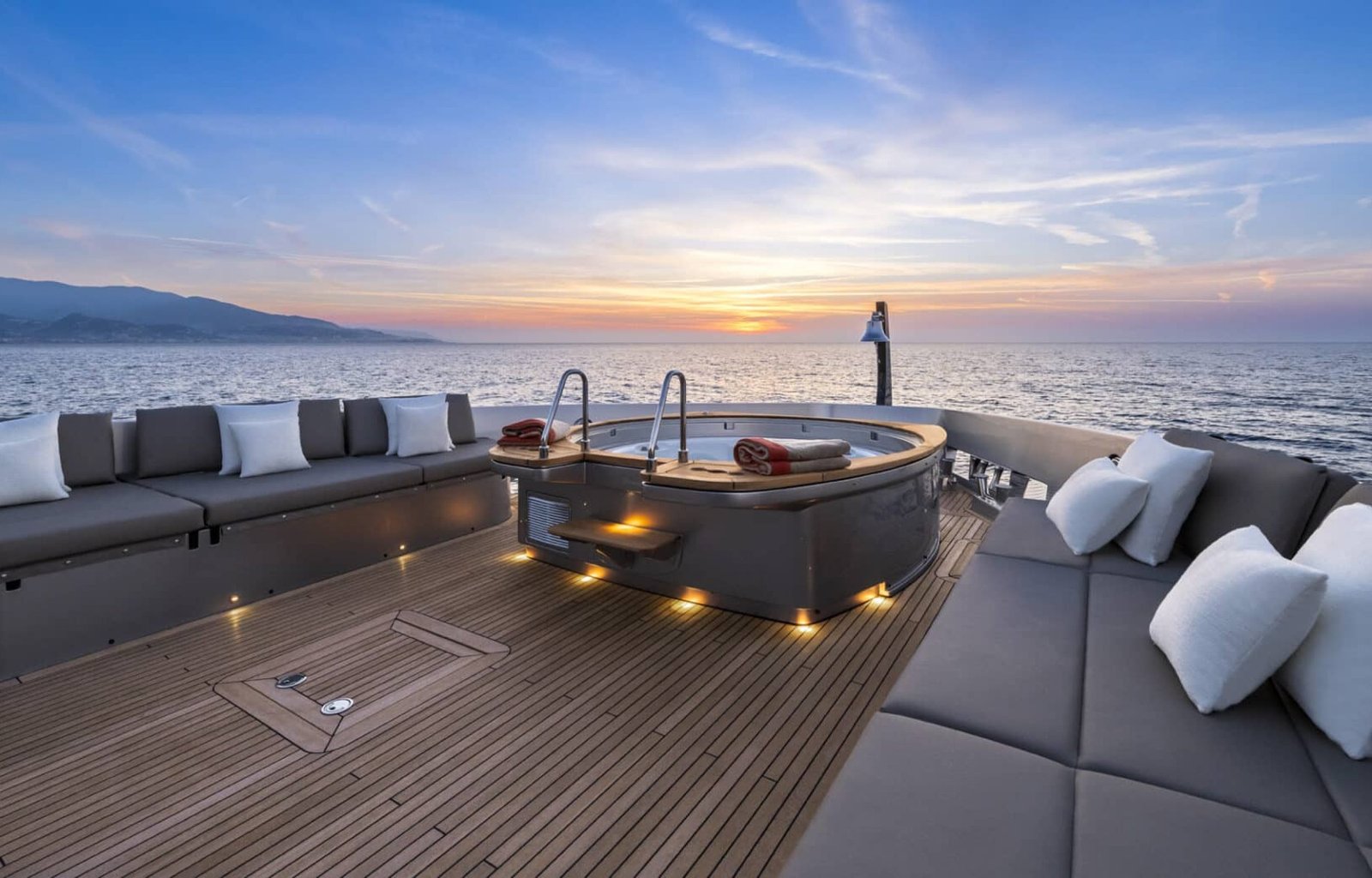 116' pershing GTX jacuzzi