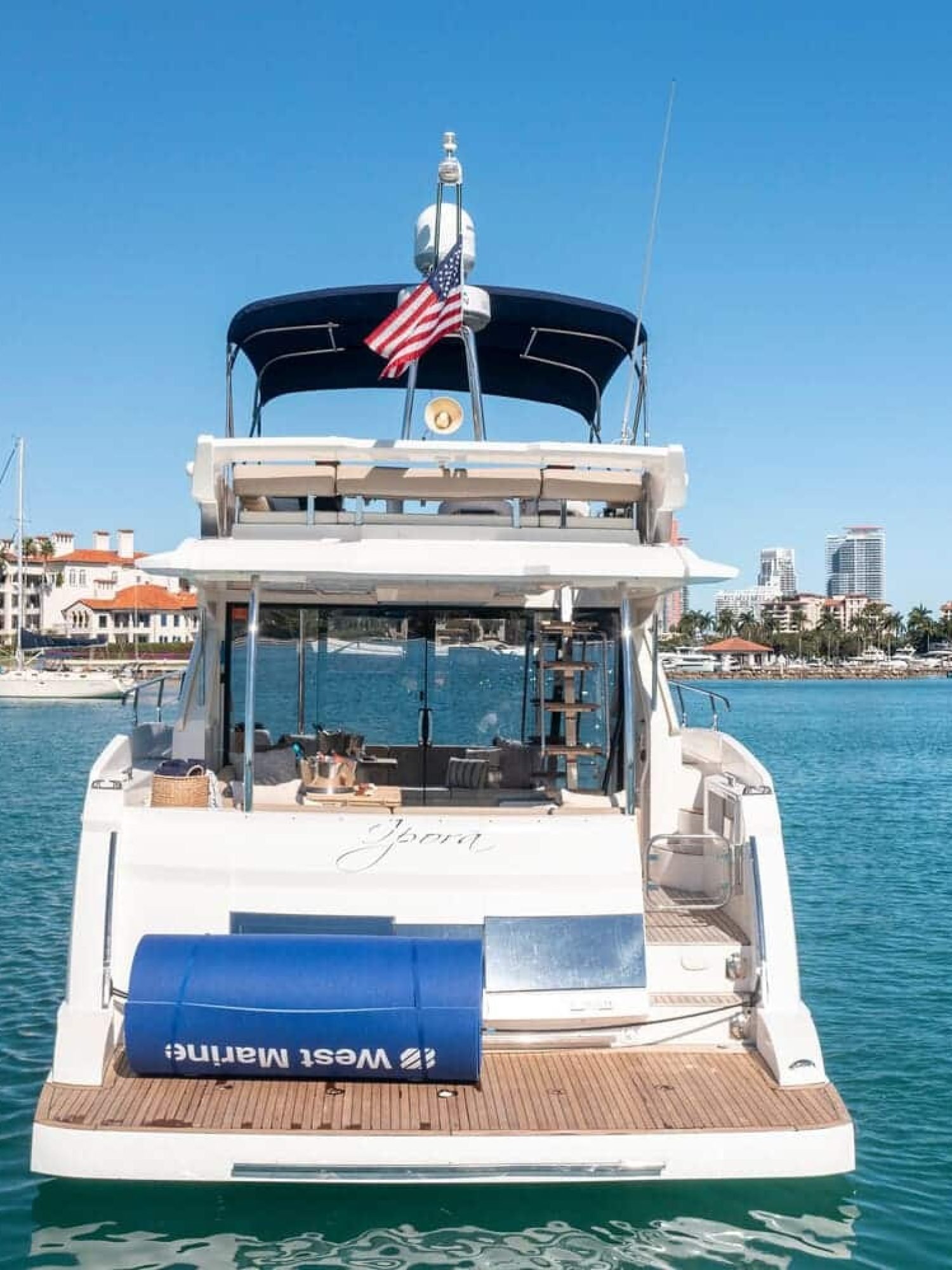 Back view for the 60' ABSOLUTE FLY yacht