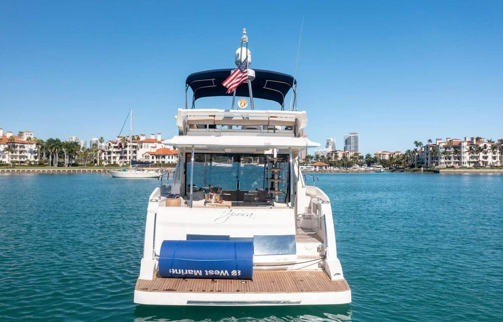 Back view for the 60' ABSOLUTE FLY yacht