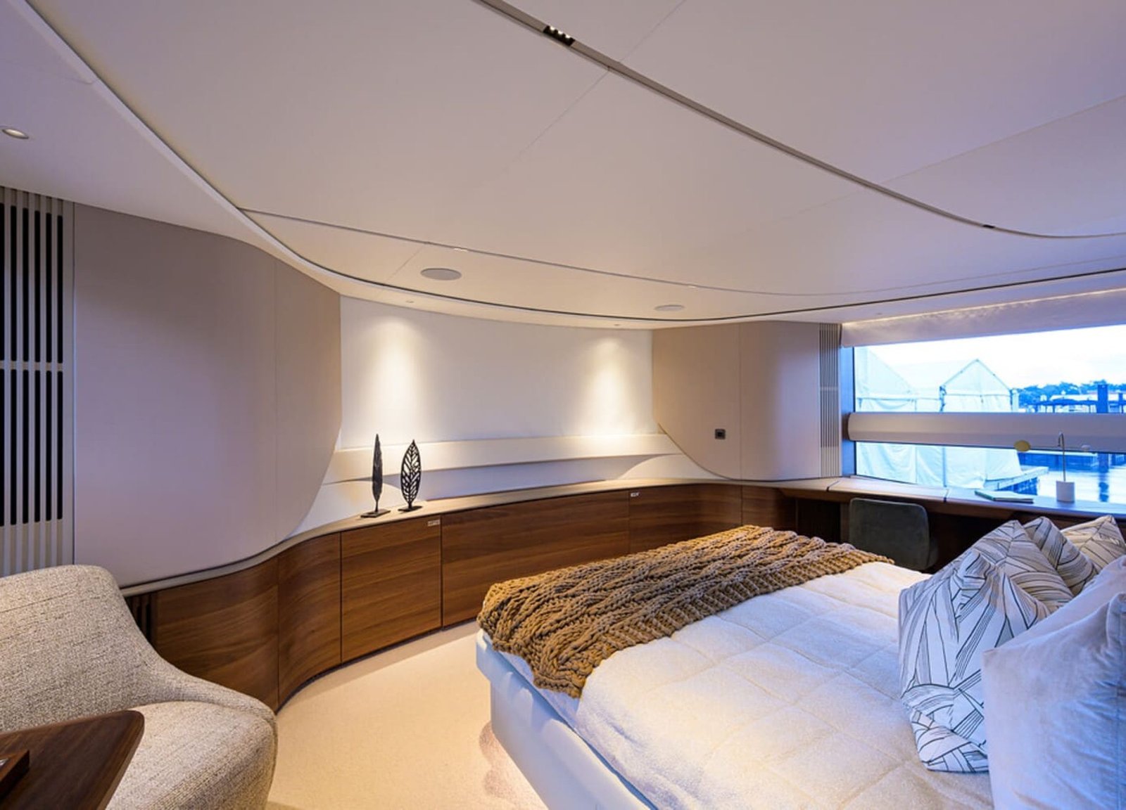 Luxurious and comfortable bedroom on the 100' PRINCESS X95 yacht, designed for total relaxation.