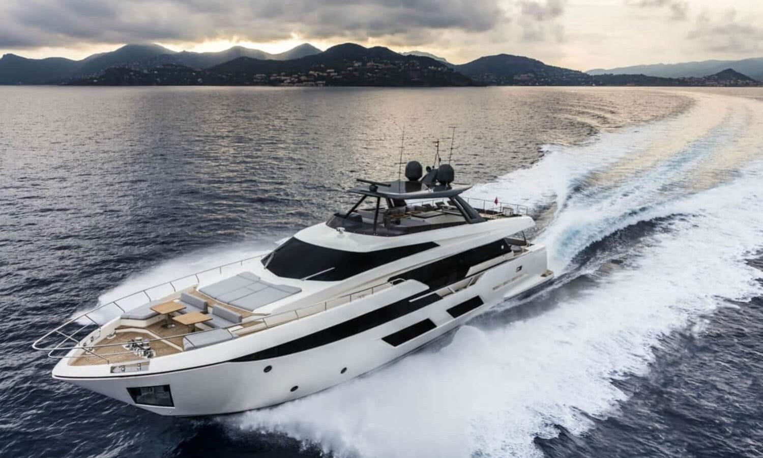 BUY OR SALE 11 92' Ferretti