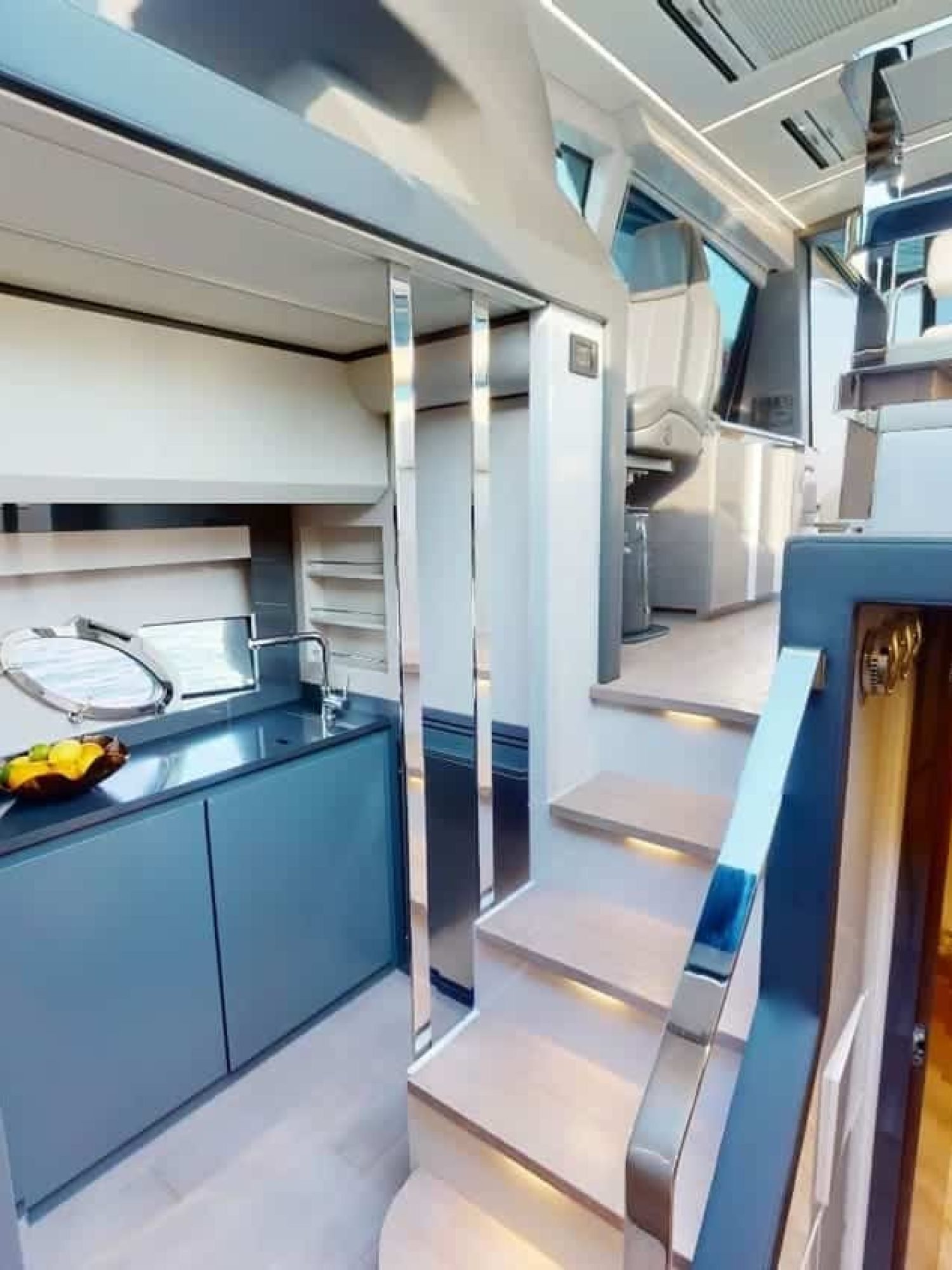 pershing-5x-pearl-white_2018_9a9641c90f7756ae509e30caa4fcb220_7_11zon